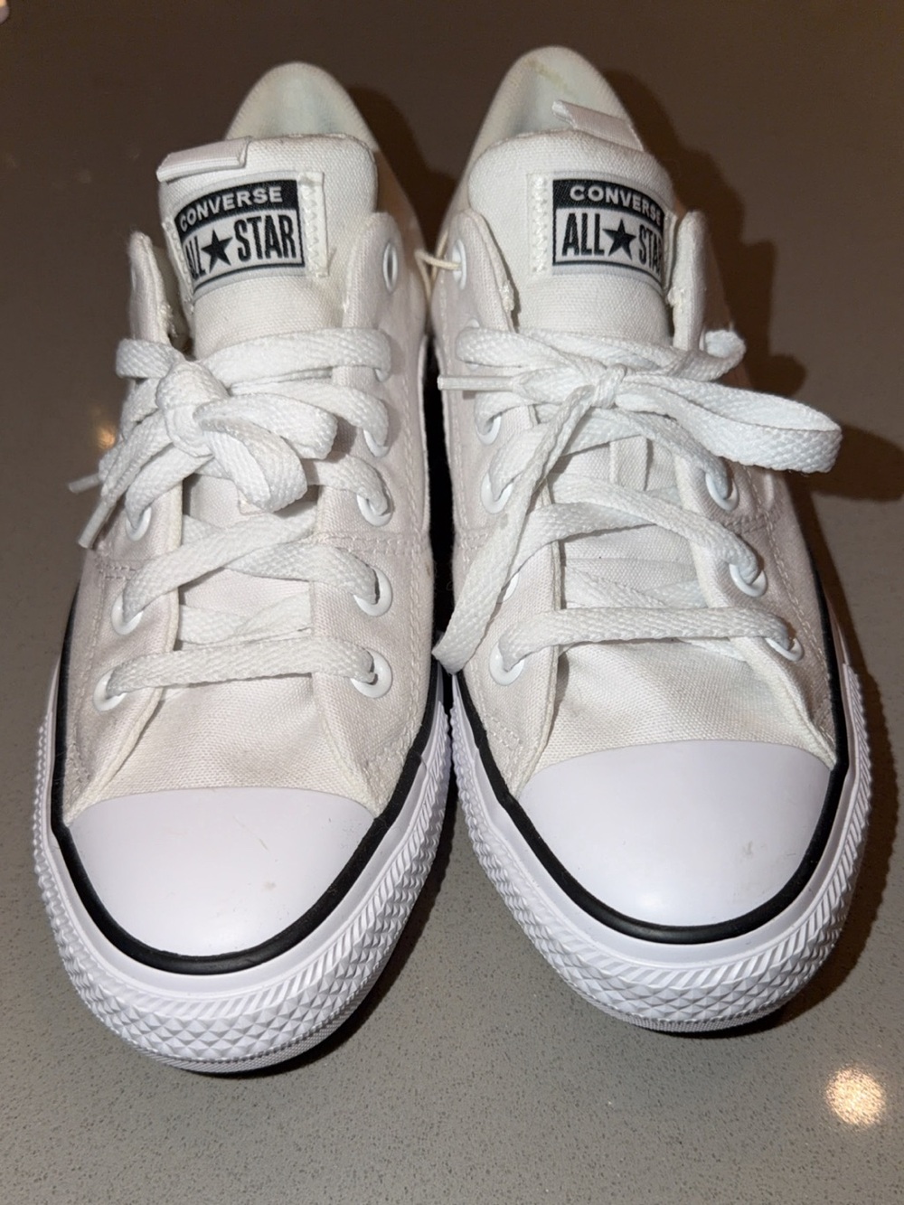 Converse White Low Top Canvas Sneakers NWT size 8 unisex